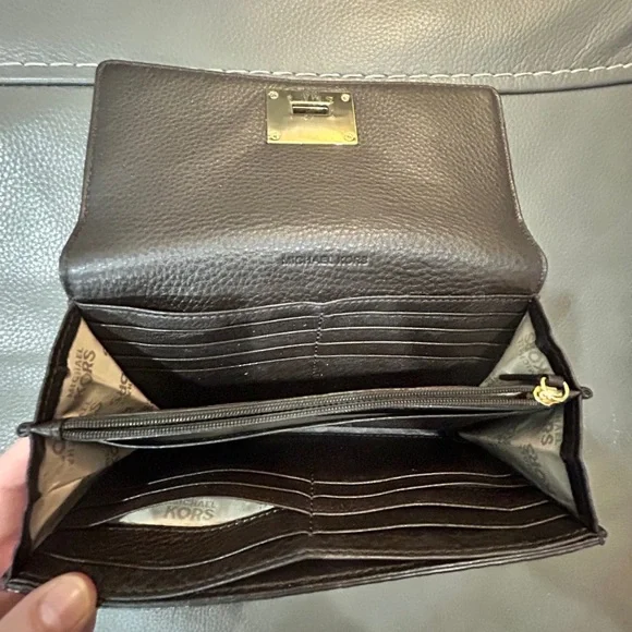 Michael Kors Brown Embossed Snakeskin Leather Wallet. GUVC - Picture 3 of 7